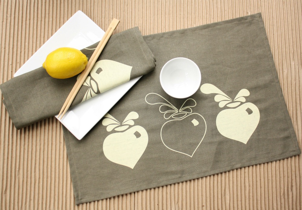 2 Linen Placemats Beetroots Hand Printed. on Luulla