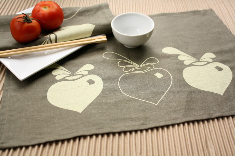 2 Linen Placemats Beetroots Hand Printed. on Luulla